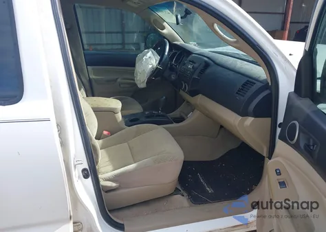 2011 Toyota Tacoma Prerunner z USA, uszkodzony, nr VIN 5TFJX4GN3BX004840